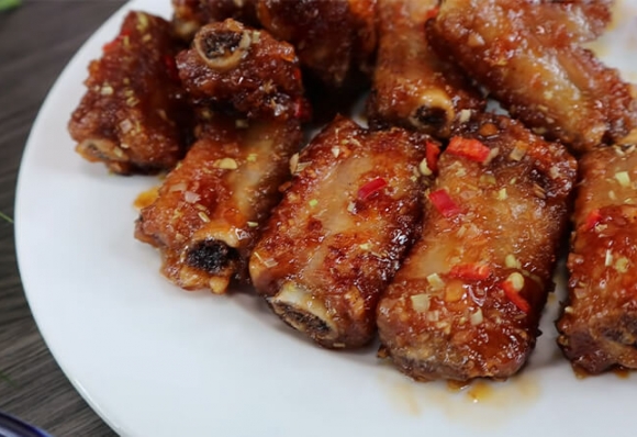 com-trang-suon-kho-sa-ot